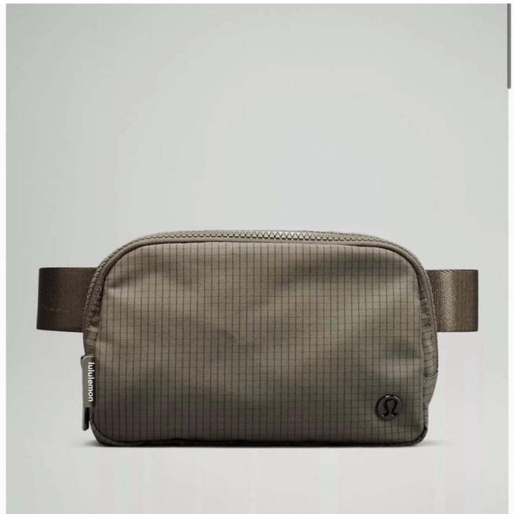 Lululemon olive grid belt bag 1L